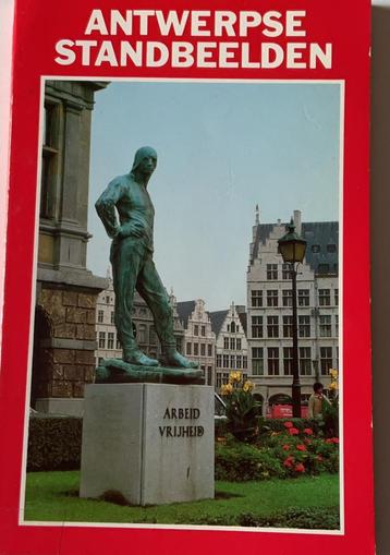 Antwerpse standbeelden beschikbaar voor biedingen