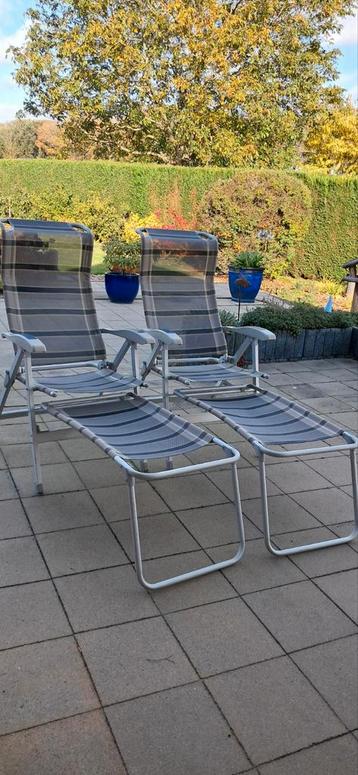 2 Kampeer stoelen met voetensteun beschikbaar voor biedingen