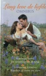 Omnibus Lang leve de liefde / Bertrice Small en, Enlèvement ou Envoi, Comme neuf