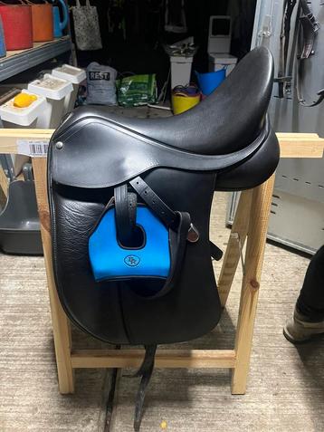 Bates dressuurzadel 18 inch, boom medium (zwart) beschikbaar voor biedingen