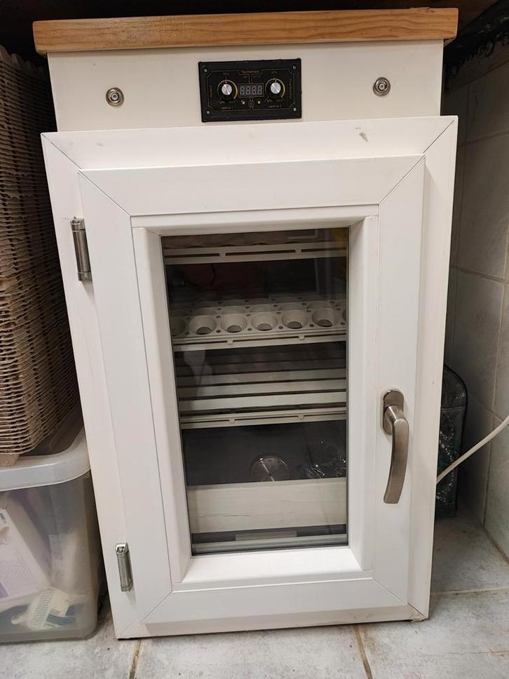 Broedmachine in nieuw staat., Dieren en Toebehoren, Pluimvee | Toebehoren, Zo goed als nieuw, Broedmachine, Ophalen