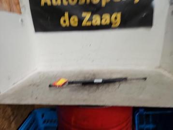 Gasdemperset Kofferdeksel van een Volkswagen Golf beschikbaar voor biedingen