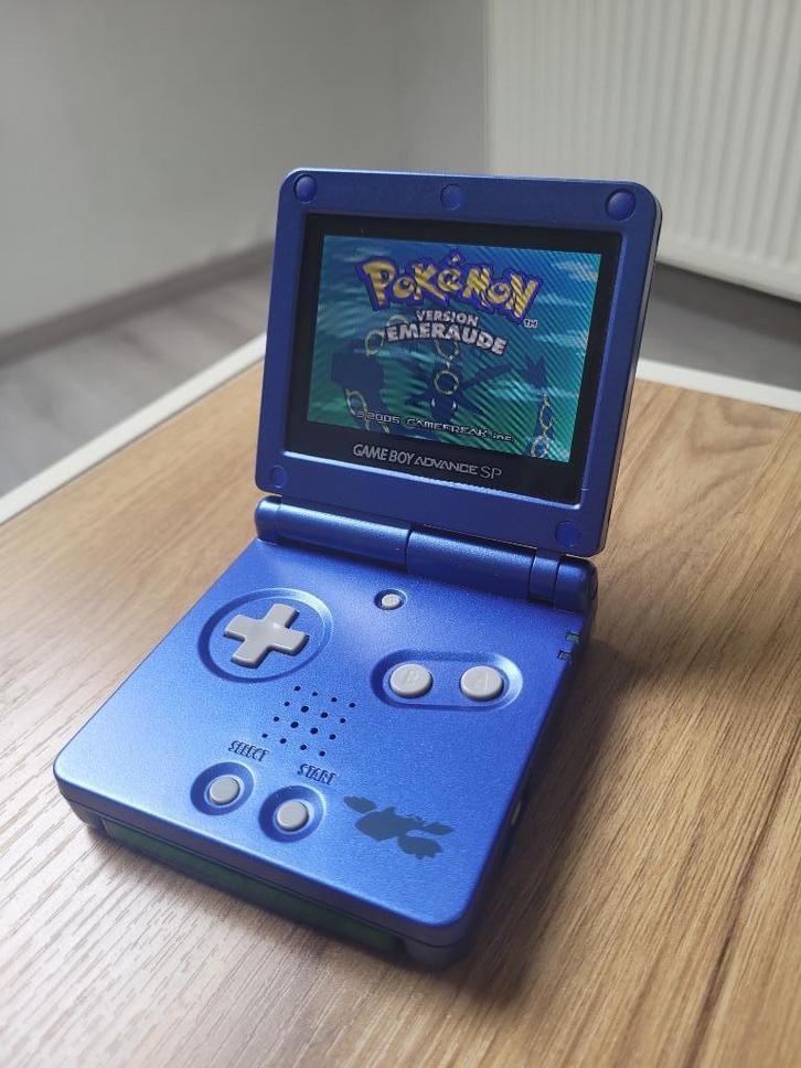 Gameboy Advance SP AGS-101 - Kyogre, Games en Spelcomputers, Spelcomputers | Nintendo Game Boy, Refurbished, Game Boy Advance SP