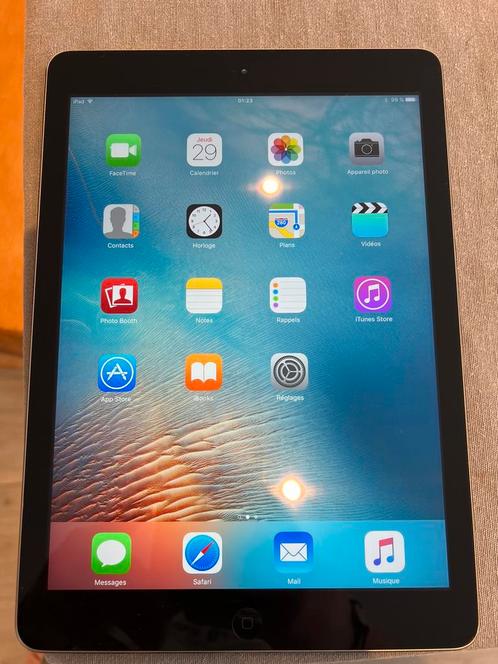 2 Ipads Air à vendre pour 100€ les 2 !!!, Computers en Software, Apple iPads, Zo goed als nieuw, Apple iPad Air, Wi-Fi, 9 inch