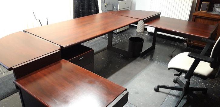 Bureau bois couleur palissandre pieds métalliques, Huis en Inrichting, Bureaus, Gebruikt, Bureau, Ophalen