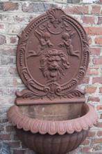 Fontaine murale en fonte, Enlèvement, Utilisé, Fonte, Fontaine