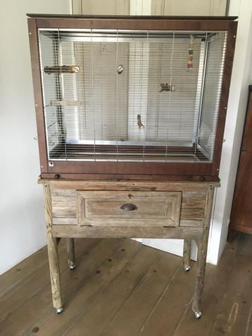 KIT COMPLET/ TROIS CAGES POUR OISEAUX beschikbaar voor biedingen
