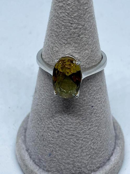 Zilveren ring met zultanite maat 15,7, Handtassen en Accessoires, Ringen, Nieuw, Dame, 20 of groter, Rood, Zilver, Met edelsteen