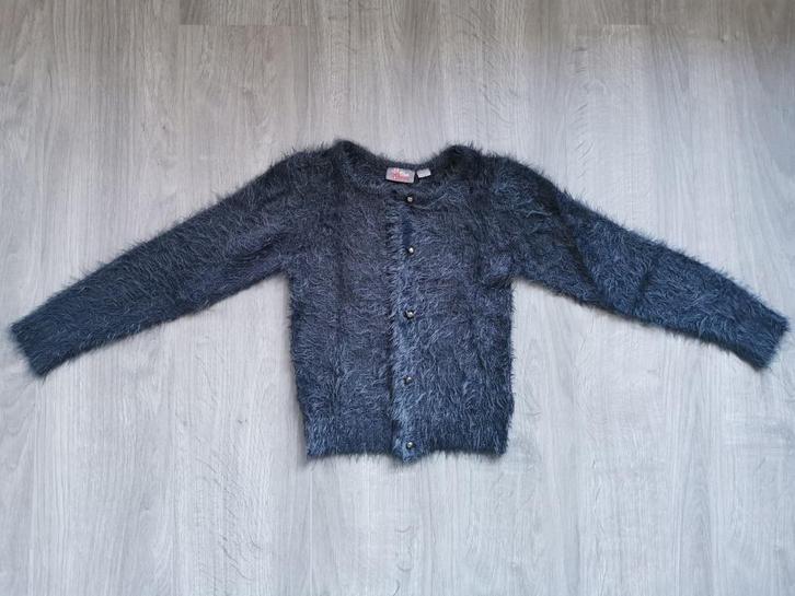 Pluizig vestje - maat 122, Kinderen en Baby's, Kinderkleding | Maat 122, Zo goed als nieuw, Meisje, Trui of Vest, Ophalen of Verzenden