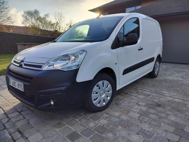 BERLINGO 67.000KM • LICHTE VR. • BTW • CARPLAY + 1J GARANTIE, Auto's, Bestelwagens en Lichte vracht, Bedrijf, ABS, Airbags, Airconditioning