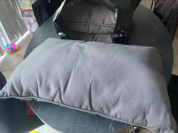 3 kussens voor lounge of dergelijke beschikbaar voor biedingen