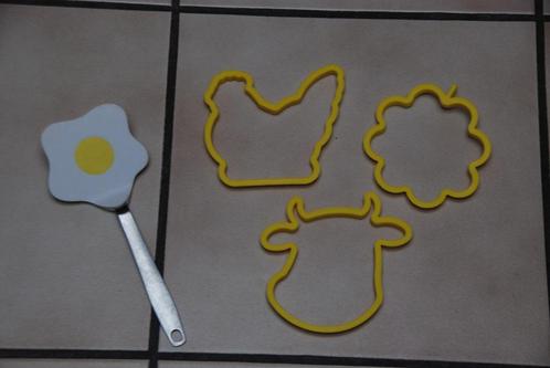 Set: Gebakken eierschep en 3 gele siliconenvormen, Huis en Inrichting, Keuken | Keukenbenodigdheden, Gebruikt, Ophalen of Verzenden