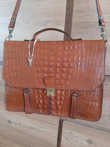 Vintage cognacbruine leren tas/boekentas  beschikbaar voor biedingen