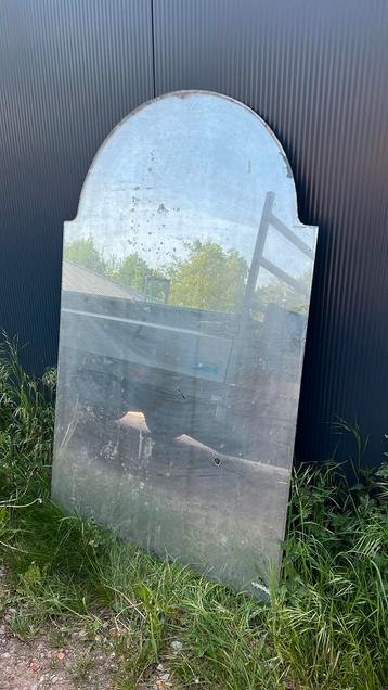 oude spiegel met een mooie patine  beschikbaar voor biedingen