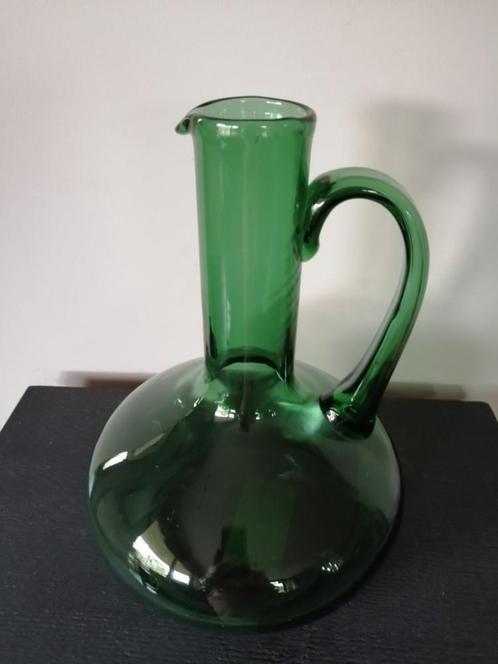 Vintage groene glazen wijnkan uit de jaren 70, Verzamelen, Glas en Drinkglazen, Ophalen of Verzenden