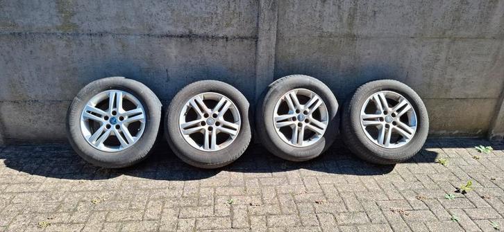Ford volvo velgen en banden in zeer goede staat, Auto-onderdelen, Banden en Velgen, Band(en), 16 inch, Ophalen