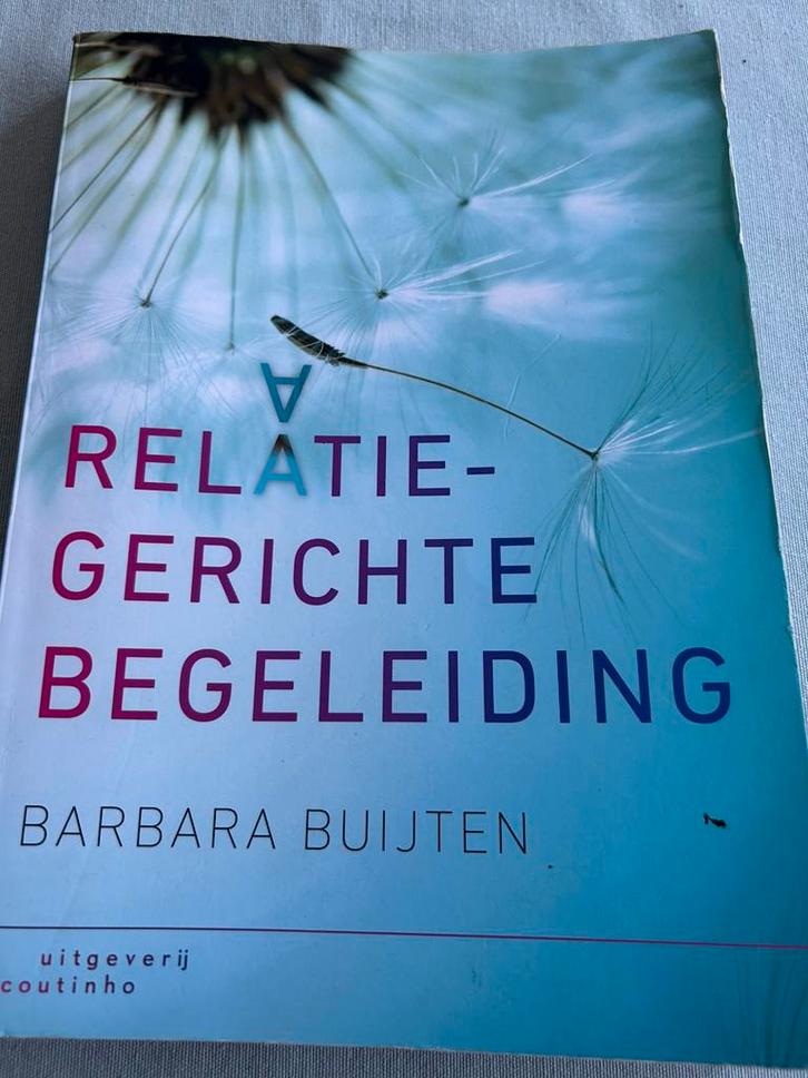 Relatie-gerichte begeleiding, Boeken, Studieboeken en Cursussen, Gelezen, Hogeschool, Ophalen of Verzenden