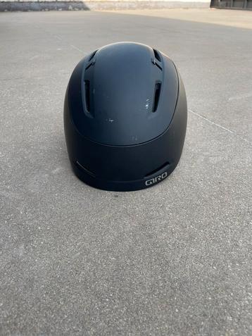 Giro helm maat Medium beschikbaar voor biedingen