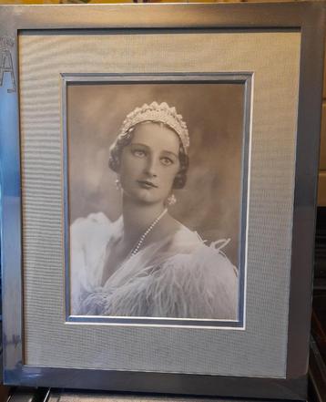 Portret van koningin Astrid in een mooie lijst