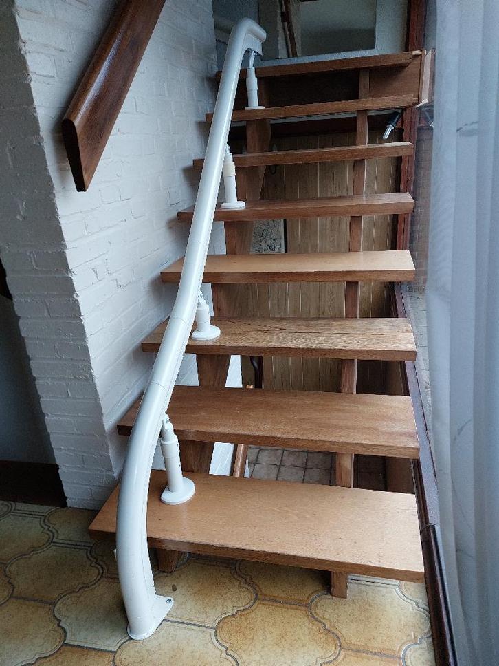 Monte-escalier Stannah en très bon état à vendre, Divers, Monte-escaliers, Comme neuf, Escalier tournant, Enlèvement