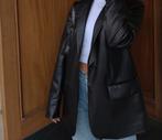 Pull&Bear leer zwart blazer maat M 20€, Ophalen, Maat 48/50 (M), Zwart, Zo goed als nieuw