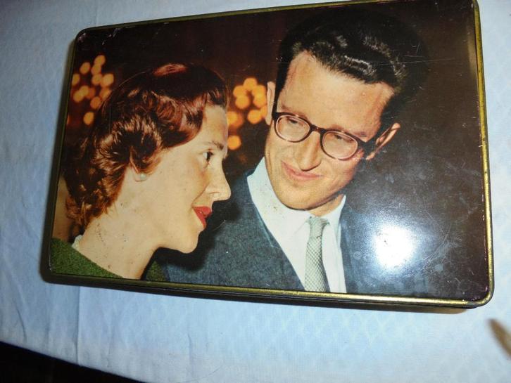 Vintage blikken doos Koningshuis, Verzamelen, Koningshuis en Royalty, Gebruikt, Overige typen, Ophalen of Verzenden