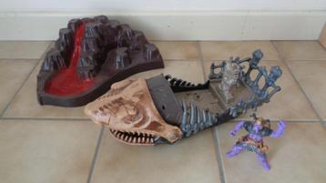 Haaienboot met rots beschikbaar voor biedingen