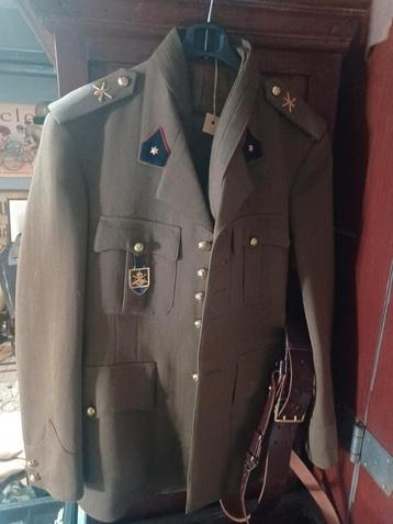 Belgisch uniform beschikbaar voor biedingen