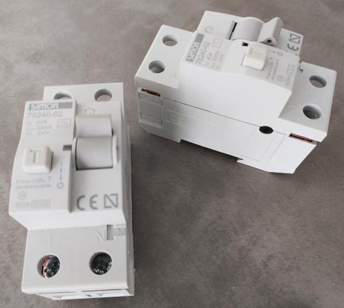 2 Differentieelschakelaars 2P - 40A - 30mA, Doe-het-zelf en Bouw, Elektriciteit en Kabels, Zo goed als nieuw, Overige typen, Ophalen of Verzenden