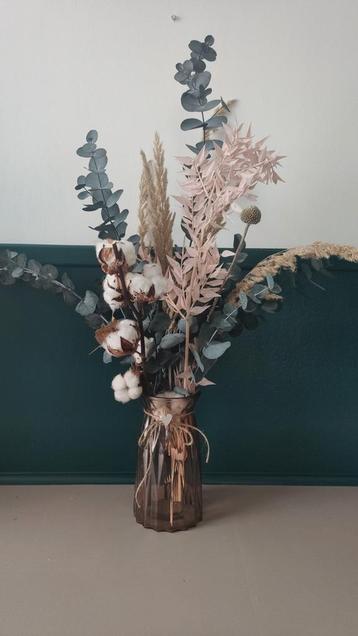 Vase et bouquet de fleurs séchées 