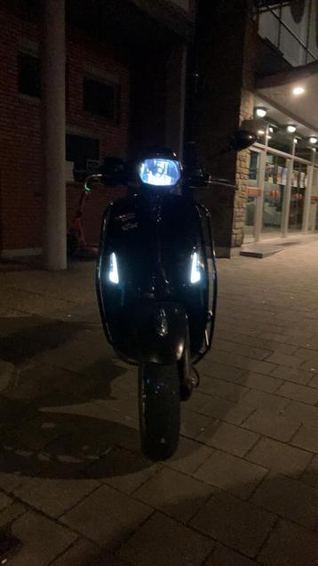 Vespa sprint b klasse beschikbaar voor biedingen