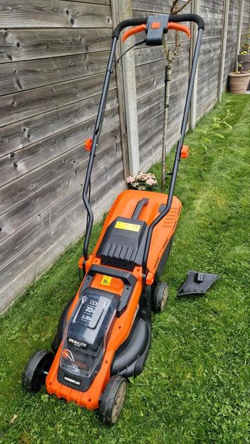 Grasmachine merk powerplus goeie staat  beschikbaar voor biedingen