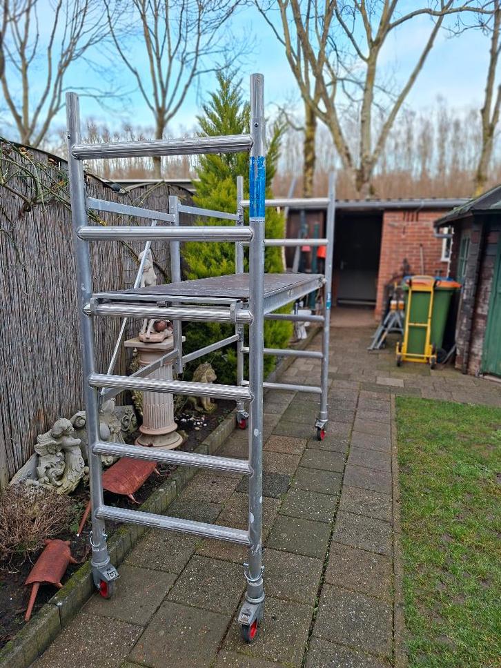 steiger/kamersteiger-vloer met luik-professional kwaliteit--, Doe-het-zelf en Bouw, Steigers, Zo goed als nieuw, Rolsteiger of Kamersteiger