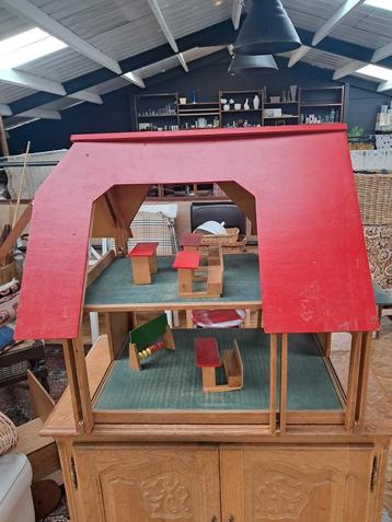 Speelhuis in hout beschikbaar voor biedingen
