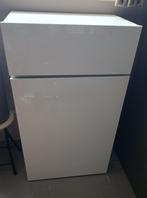 Witte gelakte houten kledingkast aan de voorkant, Huis en Inrichting, Ophalen, Zo goed als nieuw