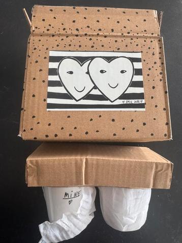 Mugs Helen B beschikbaar voor biedingen