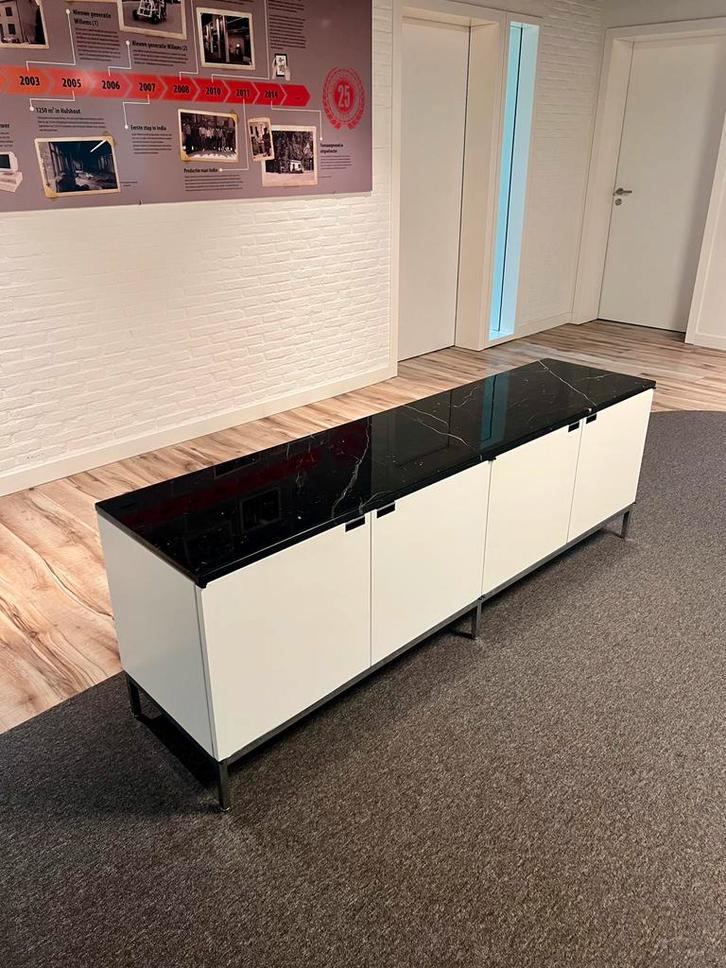 Knoll Credenza met marmeren blad, Huis en Inrichting, Kasten | Dressoirs, Zo goed als nieuw, 150 tot 200 cm, 50 tot 75 cm, Met deur(en)