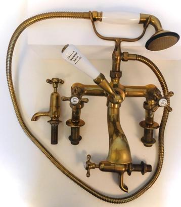Stel retrokranen Victorian Style beschikbaar voor biedingen