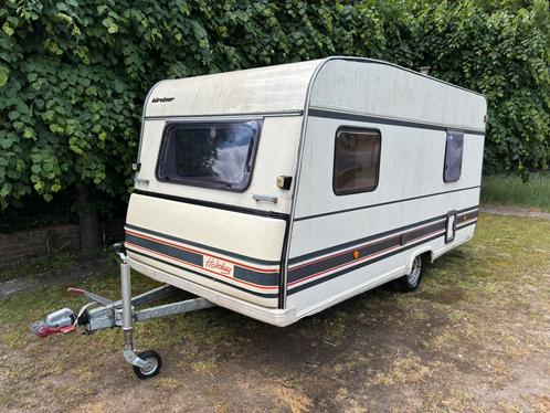Caravan in topstaat met dubbel bed en zithoek/stapelbed, Caravans en Kamperen, Caravans, Particulier, tot en met 4, 750 - 1000 kg
