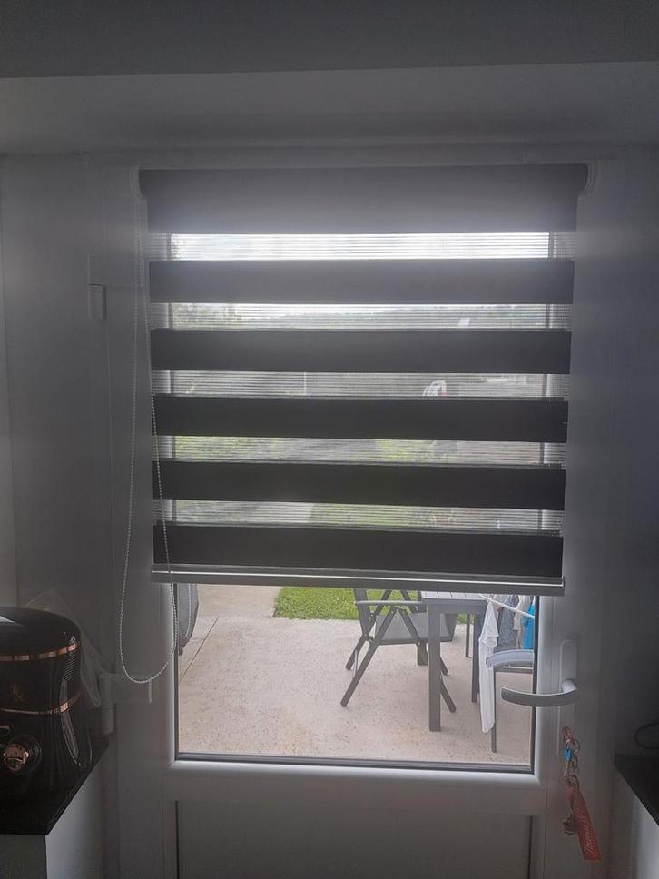 Dag/nachtrolgordijn van 78 cm bij 1,30 m zonder boren, Huis en Inrichting, Stoffering | Gordijnen en Lamellen, Zo goed als nieuw