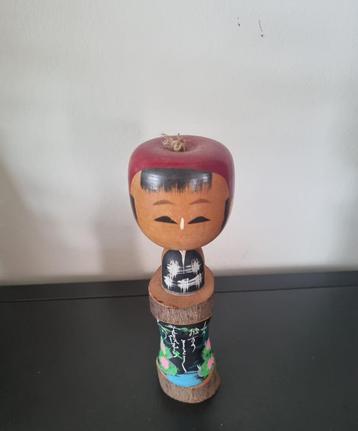 Leuke bonte kokeshi beschikbaar voor biedingen