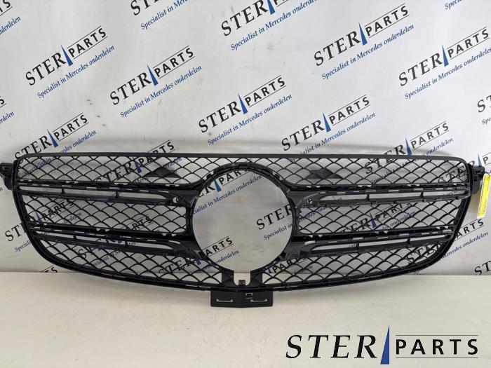 Grille van een Mercedes ML-Klasse, Auto-onderdelen, Carrosserie, Mercedes-Benz, Gebruikt, 3 maanden garantie, Ophalen of Verzenden