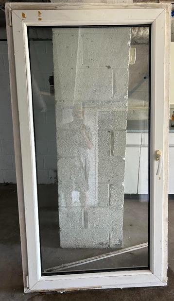 PVC oscillerend frame met dubbele beglazing 96 van de 180 pr beschikbaar voor biedingen