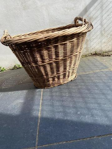 Panier en osier beschikbaar voor biedingen