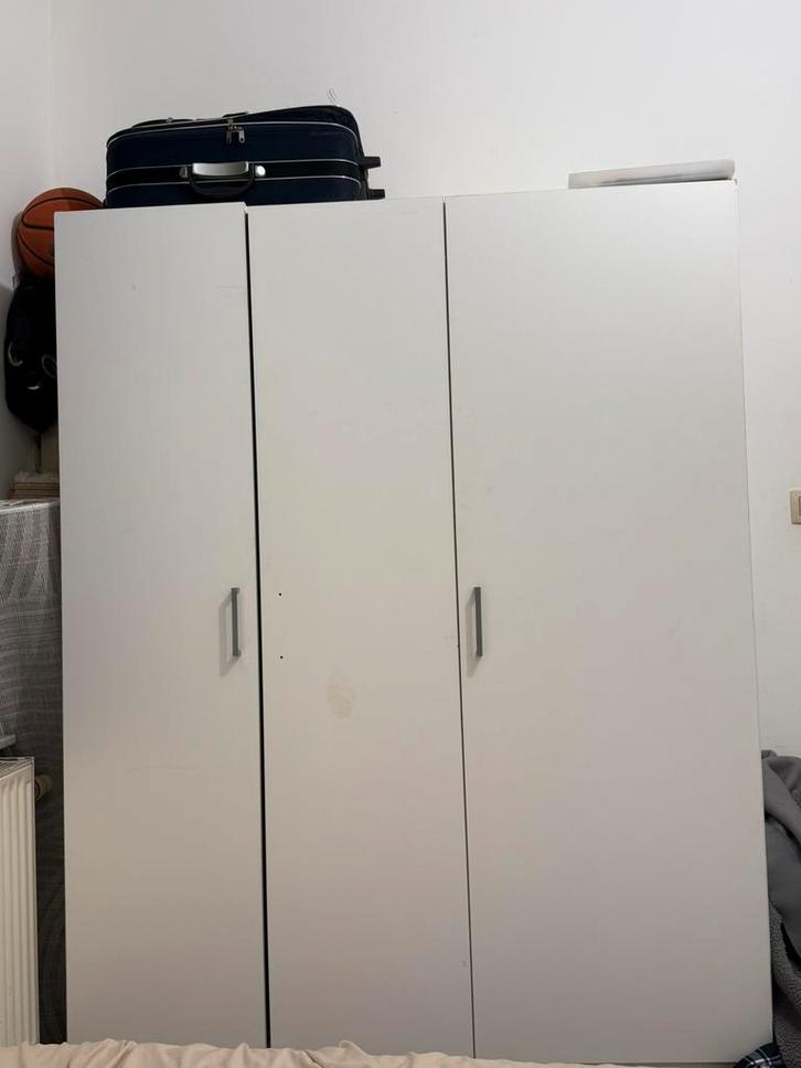 Vide grenier de 2€ a 30€, Maison & Meubles, Armoires | Armoires à porte coulissante & Armoires à archives, Comme neuf, Enlèvement ou Envoi