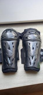 Genouillères UFO, Enlèvement, S