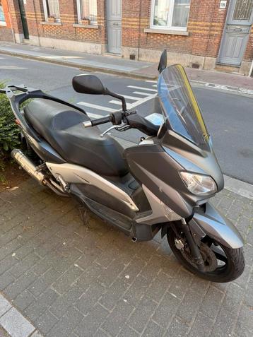 YAMAHA XMAX 125CC 2013 POT AKRAPOVICH NIKKEL 1250€!, Motoren, Scooter, Particulier, 125 cc, 11 kW of minder