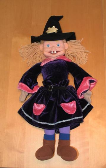 Zeer mooi Halloweenheksje ( +/- 60 centimeter ) beschikbaar voor biedingen