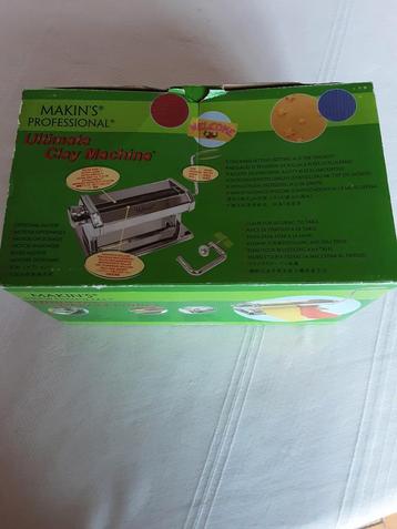 Makin s Professinal  Klei machine beschikbaar voor biedingen