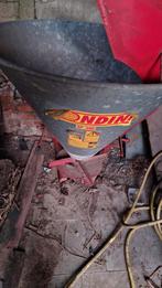 Meststofstrooier Rondini en klein sproeitoestel, Ophalen